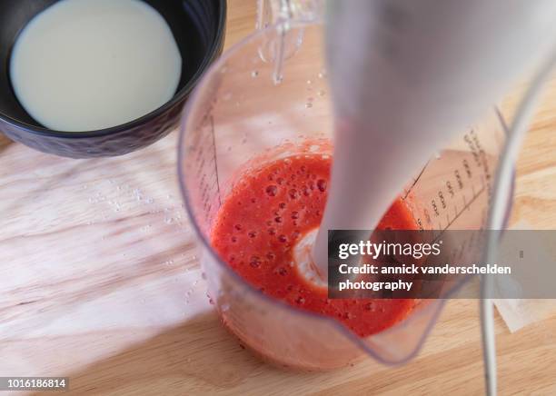 strawberry panna cotta preparation step - blender stock-fotos und bilder