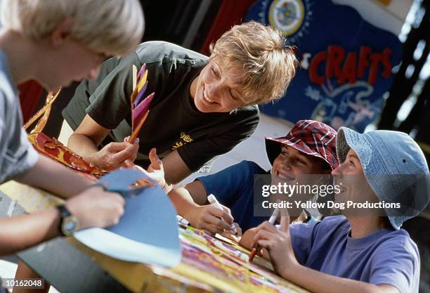 summer camp arts and crafts - labor camp bildbanksfoton och bilder