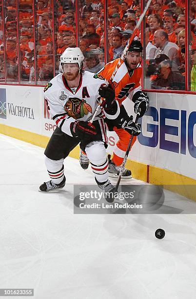 Jeff Carter of the Philadelphia Flyers battles for the puck against Duncan Keith of the Chicago Blackhawks in Game Three of the 2010 NHL Stanley Cup...