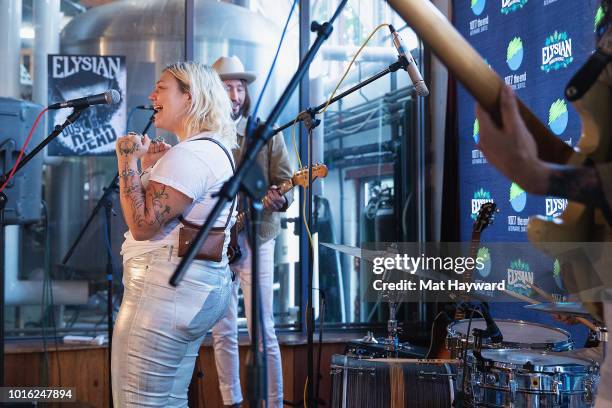 Singer Elle King performs on stage during an EndSession hosted by 107.7 The End at Elysian Capitol Hill on August 13, 2018 in Seattle, Washington.