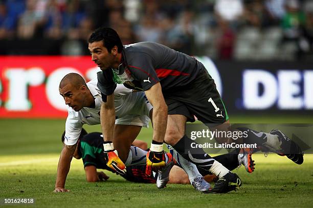 Fabio Cannavaro and Gianluigi Buffon of Italy during a friendly match against Mexico as part of their preparation for FIFA 2010 World Cup on June 3,...