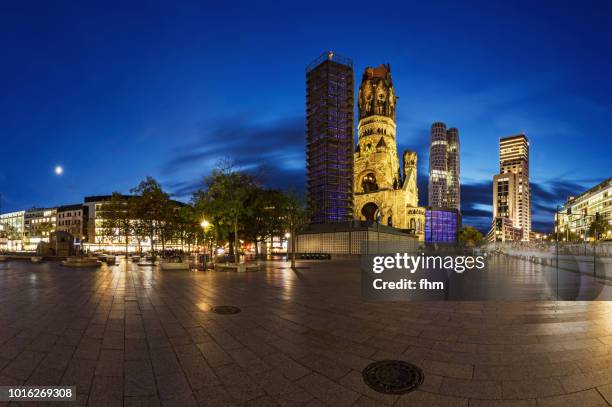 breitscheidplatz at blue hour - berlin skyline  (germany) - kurfurstendamm foto e immagini stock