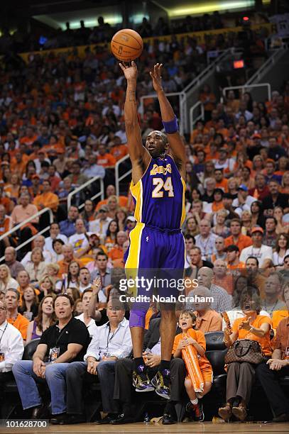 Kobe Bryant of the Los Angeles Lakers shoots a jump shot in Game Four of the Western Conference Finals against the Phoenix Suns during the 2010 NBA...