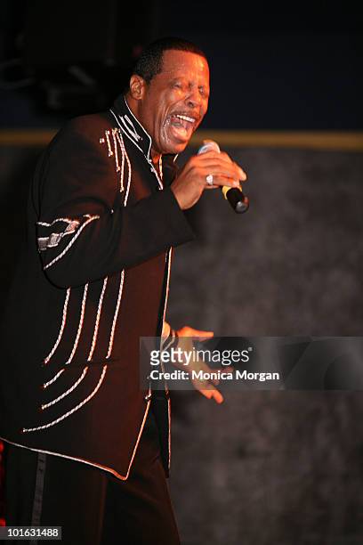 Ali Ollie Woodson performs at the 2008 Motown Historical Museum fundraising gala at Arturo's Jazz Theatre & Restaurant on November 13, 2008 in...