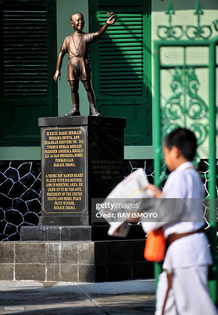 A student of the Menteng One primary sch