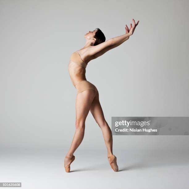 ballerina on point - beige shoe stock pictures, royalty-free photos & images