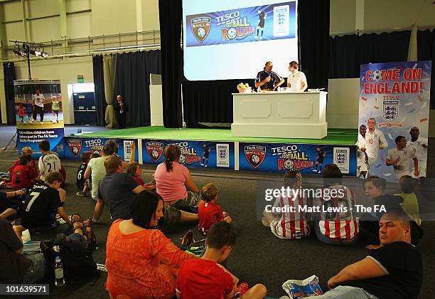 Ex-footballer Frank Worthington and Master chef Finalist Chris Gates demonstrate a healthy eating cooking course during the FA Tesco Skills Roadshow...