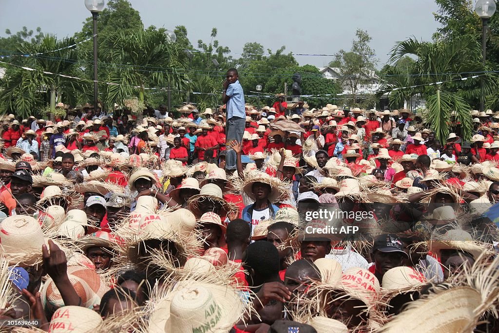 Thousands of farmers march in central Ha