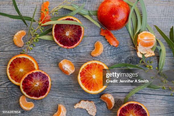winter fruit - bloedsinaasappel stockfoto's en -beelden