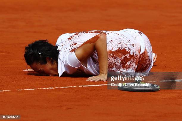 Francesca Schiavone of Italy kisses the court to celebrate wnining championship point during the women's singles final match between Francesca...