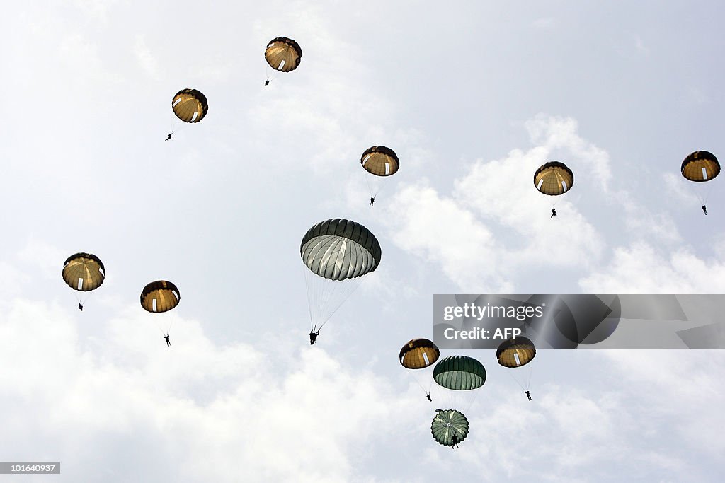 Parachutists are landing on June 5, 2010