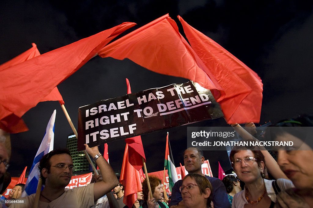 Right-wing Israelis holding up a banner