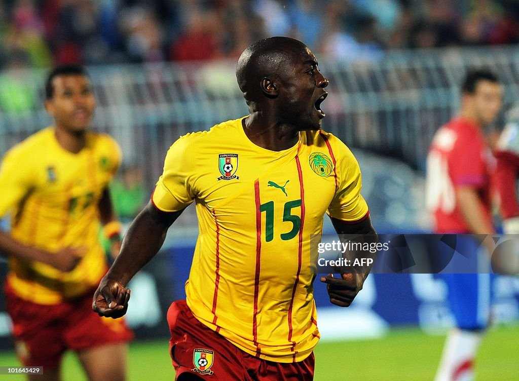 Cameroon's forward Pierre Webo (C) celeb