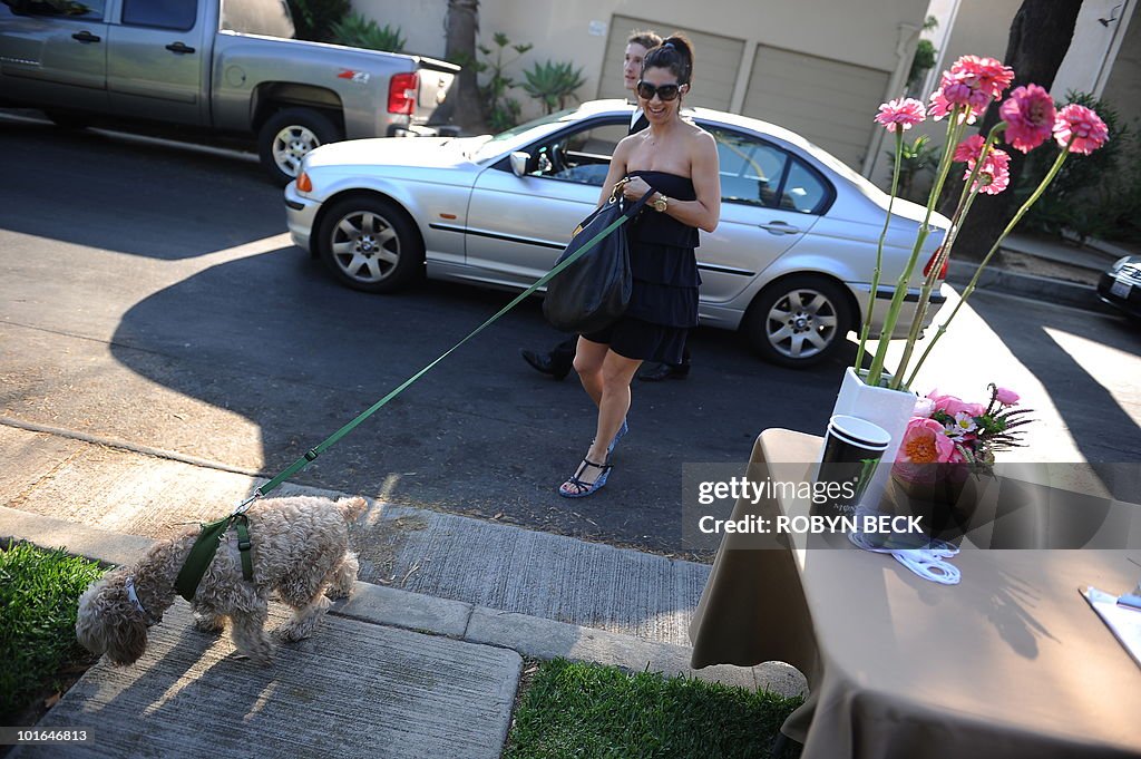 A guest leaves her car with the valet as