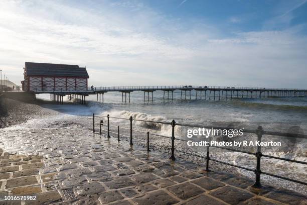 waves breaking at saltburn-by-the-sea, north yorkshire, england - saltburn stock pictures, royalty-free photos & images
