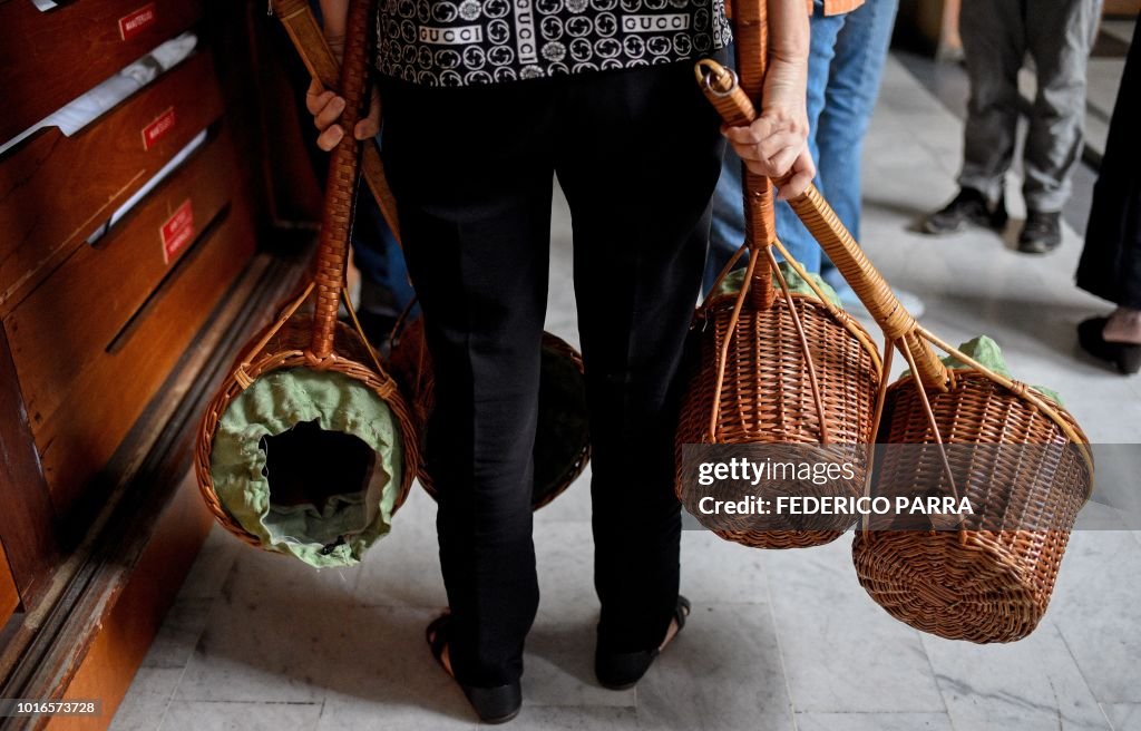 VENEZUELA-CRISIS-CHURCH-CARDS