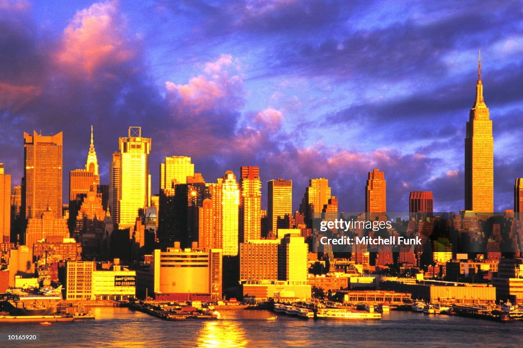 NEW YORK CITY SKYLINE WITH GOLDEN LIGHT, USA