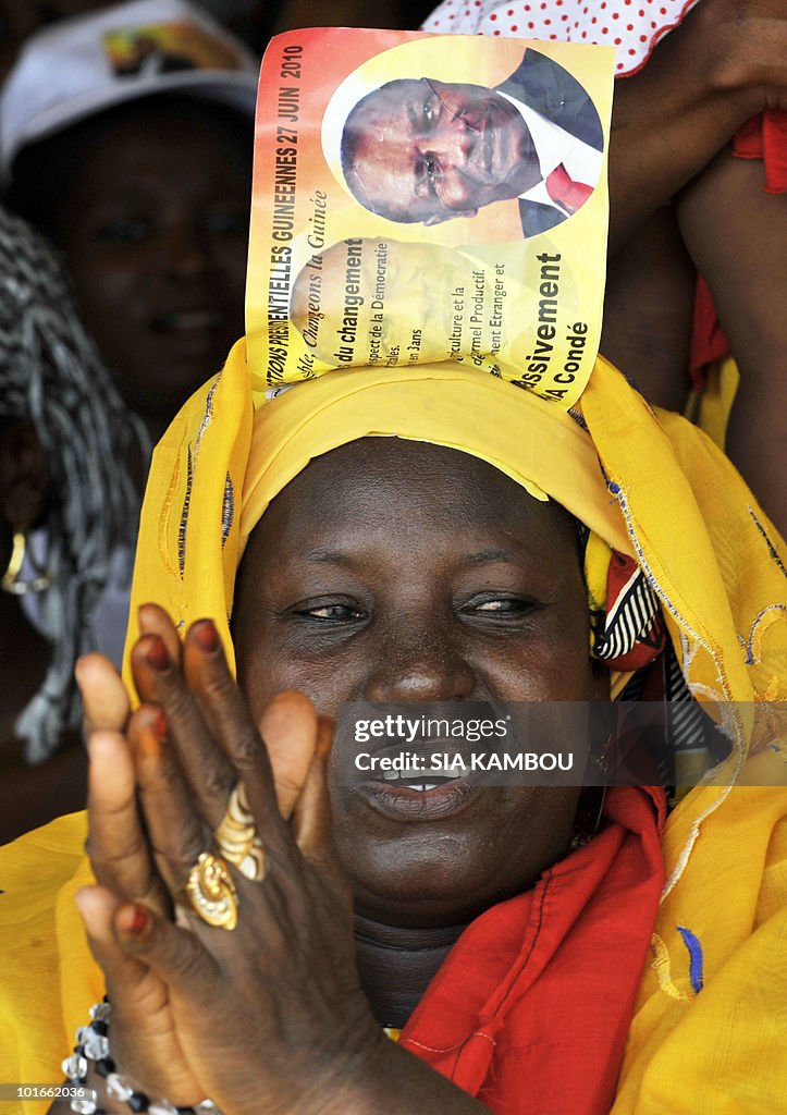 A woman wears a poster with Guinean oppo