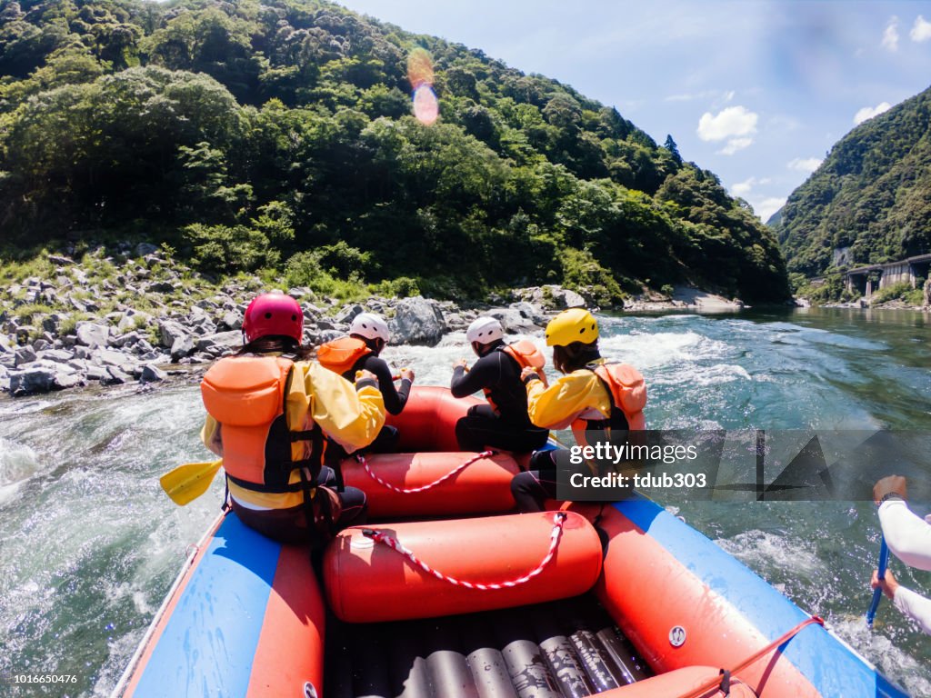 Personal punto de vista de un río de aguas blancas rafting excursión