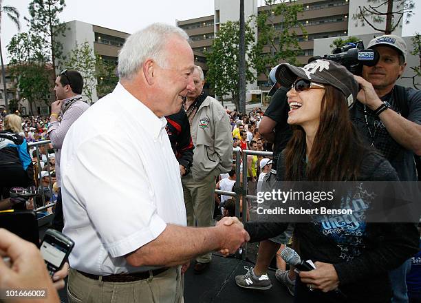 San Diego Mayor Jerry Harris stands with Entertainment Tonight correspondent Samantha Harris at the 13th Annual Rock n' Roll Marathon on June 6, 2010...