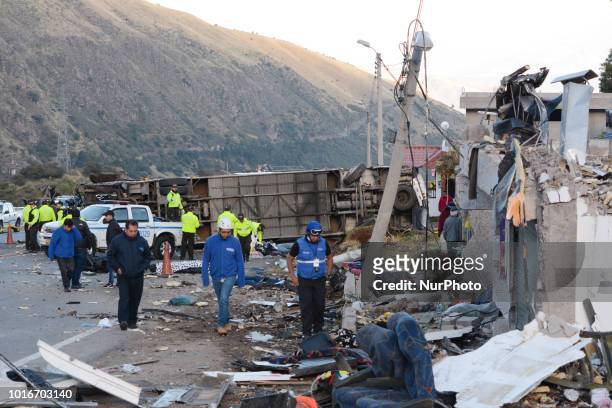 In Cochauco, located at kilometer 8 of the Pifo - Papallacta highway, an international bus from Colombia crashed, causing the death of 24 people of...