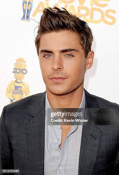 Zac Efron arrives at the 2010 MTV Movie Awards held at the Gibson Amphitheatre at Universal Studios on June 6, 2010 in Universal City, California.