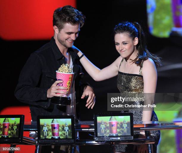 Robert Pattinson and Kristen Stewart accept the Best Kiss Award onstage at the 2010 MTV Movie Awards held at the Gibson Amphitheatre at Universal...