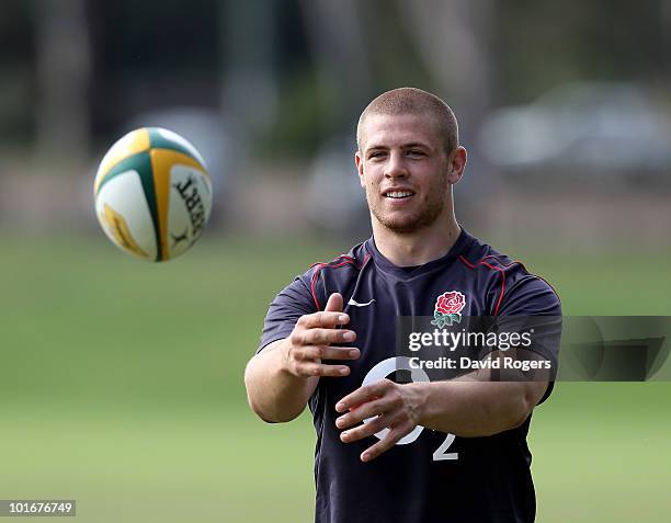 Dave Attwood passes the ball during the England rugby training session held at McGillveray Oval on June 7, 2010 in Perth, Australia.