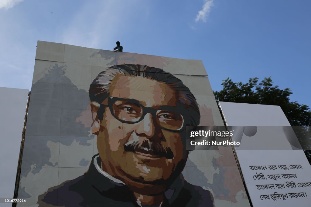 Mojibur Bangladeshi labor installing largest portrait of Bangabandhu Sheikh ...