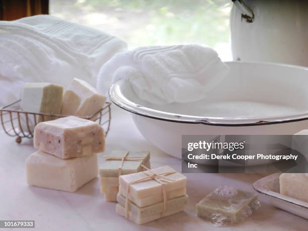 still life - wash time - wash bowl stockfoto's en -beelden