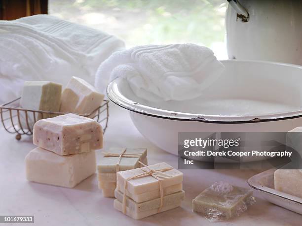 still life - wash time - wash bowl imagens e fotografias de stock