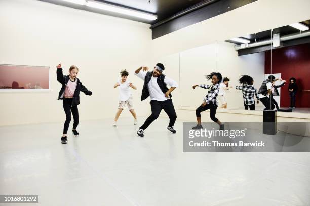 hip hop dance group practicing in dance studio - tanztruppe stock-fotos und bilder