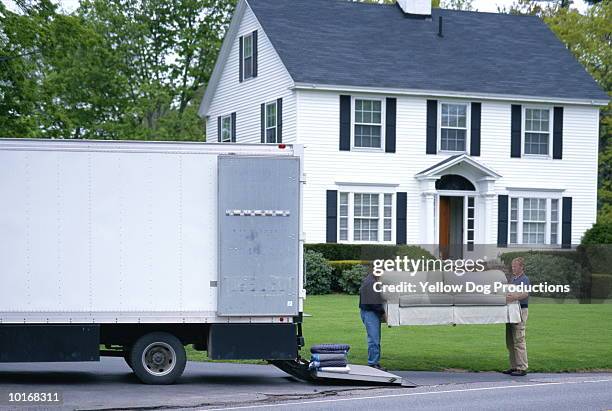 moving men unload furniture from truck - camión de las mudanzas fotografías e imágenes de stock