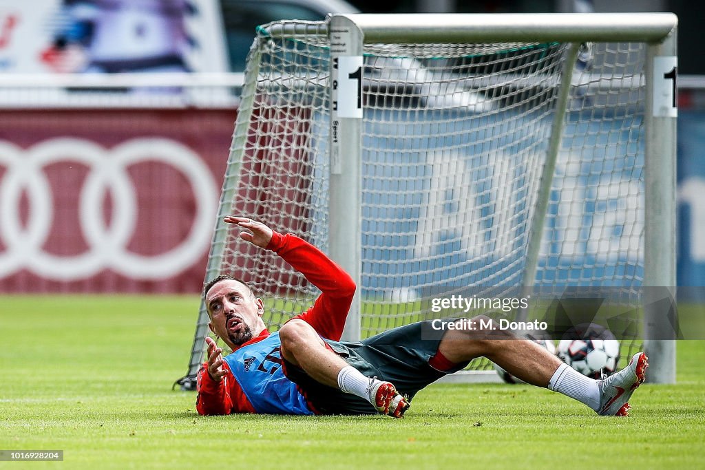 FC Bayern Muenchen - Training Session