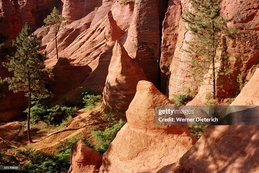 ROCKS OF OCHER, ROUSSILLON, FRANCE