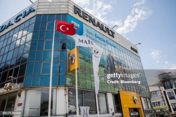 Turkish national flag flies outside a Renault SA automobile dealership in the Bayrampsa district of Istanbul, Turkey, on Wednesday, Aug. 14, 2018....