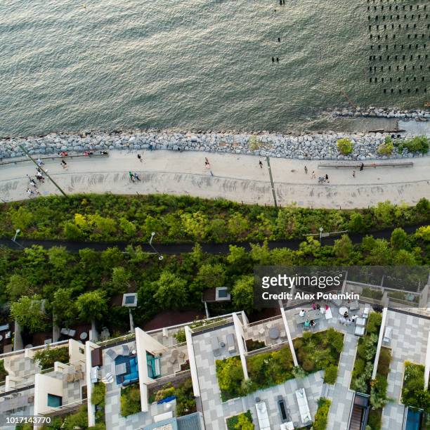the top directly above view to the modern rooftops with gardens in brooklyn heights, at the waterfront nearby esplanade and brooklyn bridge park - brooklyn new york houses aerial stock pictures, royalty-free photos & images
