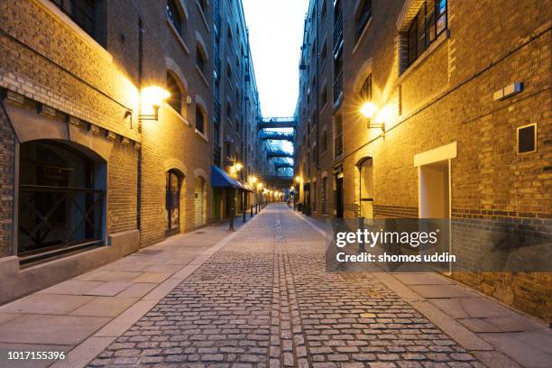 empty alleyway of london at twilight - street dusk stock pictures, royalty-free photos & images