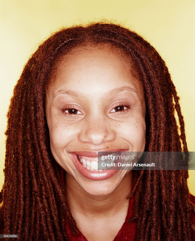 YOUNG WOMAN SMILING, PORTRAIT