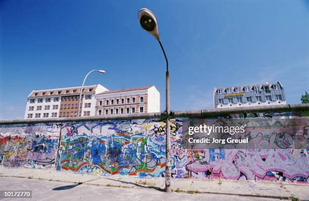 berlin wall, berlin, germany - hip hop foto e immagini stock