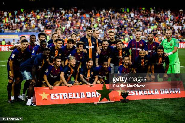 Barcelona team with the Joan Gamper Trophy during the Joan Gamper trophy game between FC Barcelona and CA Boca Juniors in Camp Nou Stadium at...