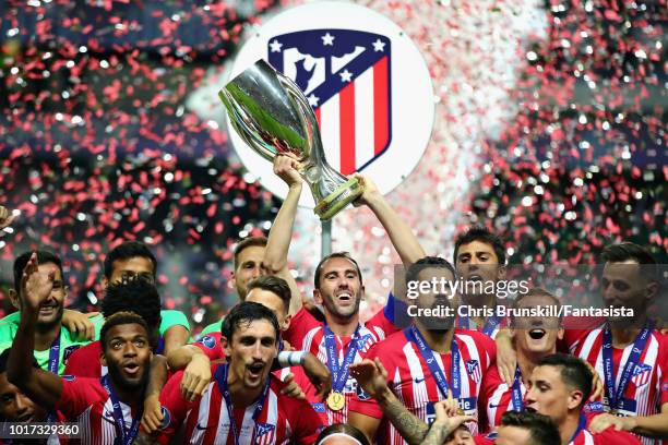 Diego Godin of Atletico Madrid lifts the trophy and celebrates with his team after winning the UEFA Super Cup between Real Madrid and Atletico Madrid...
