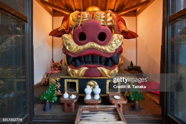 namiyoke inari shrine lion in the tsukiji district of chuo ward in central tokyo, japan - tsukiji outer market stock pictures, royalty-free photos & images