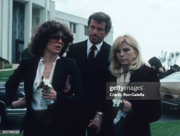 Tina Sinatra, Richard Cohen and Nancy Sinatra