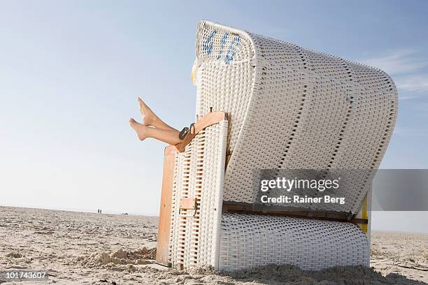 germany, schleswig holstein, amrum, person relaxing in beach chair, low section - wicker photos et images de collection