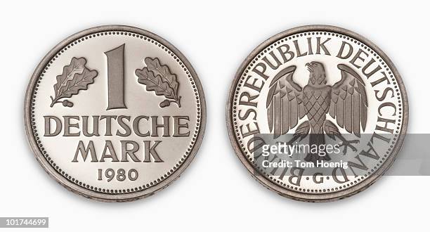 deutschmark coin, close-up, elevated view - duitse mark stockfoto's en -beelden