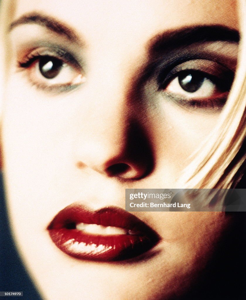 YOUNG WOMAN-PORTRAIT (CLOSE-UP)