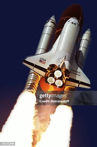 launch of space shuttle sts47 - space travel vehicle stock pictures, royalty-free photos & images