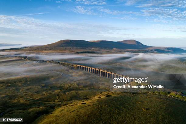 ribblehead viaduct - yorkshire dales nationalpark stock-fotos und bilder