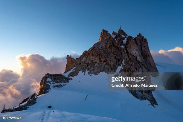 view of the aiguille du midi and the beginning of the route on the edge of arete des cosmiques, mont blanc mountain massif, haute savoie, french alps, france - blanche vallee stock pictures, royalty-free photos & images